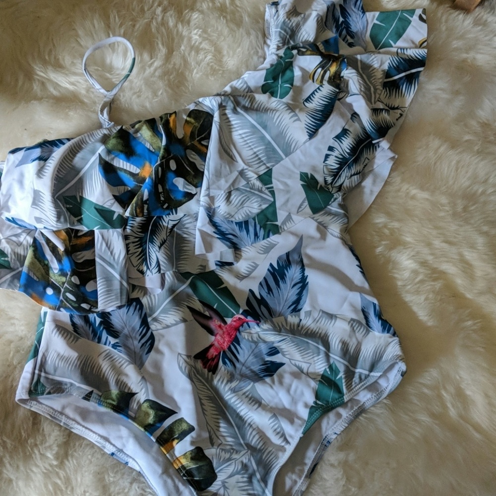 One piece one shoulder ruffled tropical swimsuit